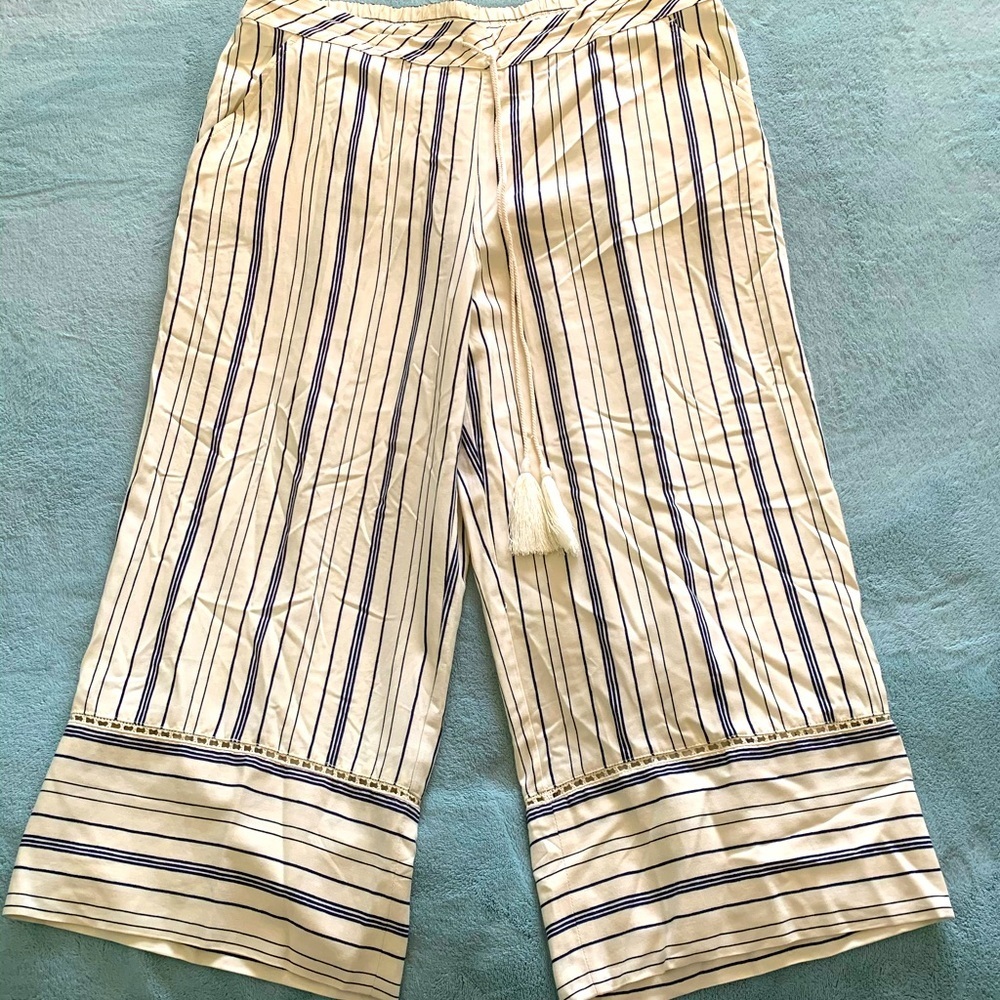NWT Soft Surroundings Drawstring Waist Capris.